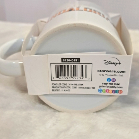 The Mandalorian Mug with Hot Chocolate - Picture 3 of 7